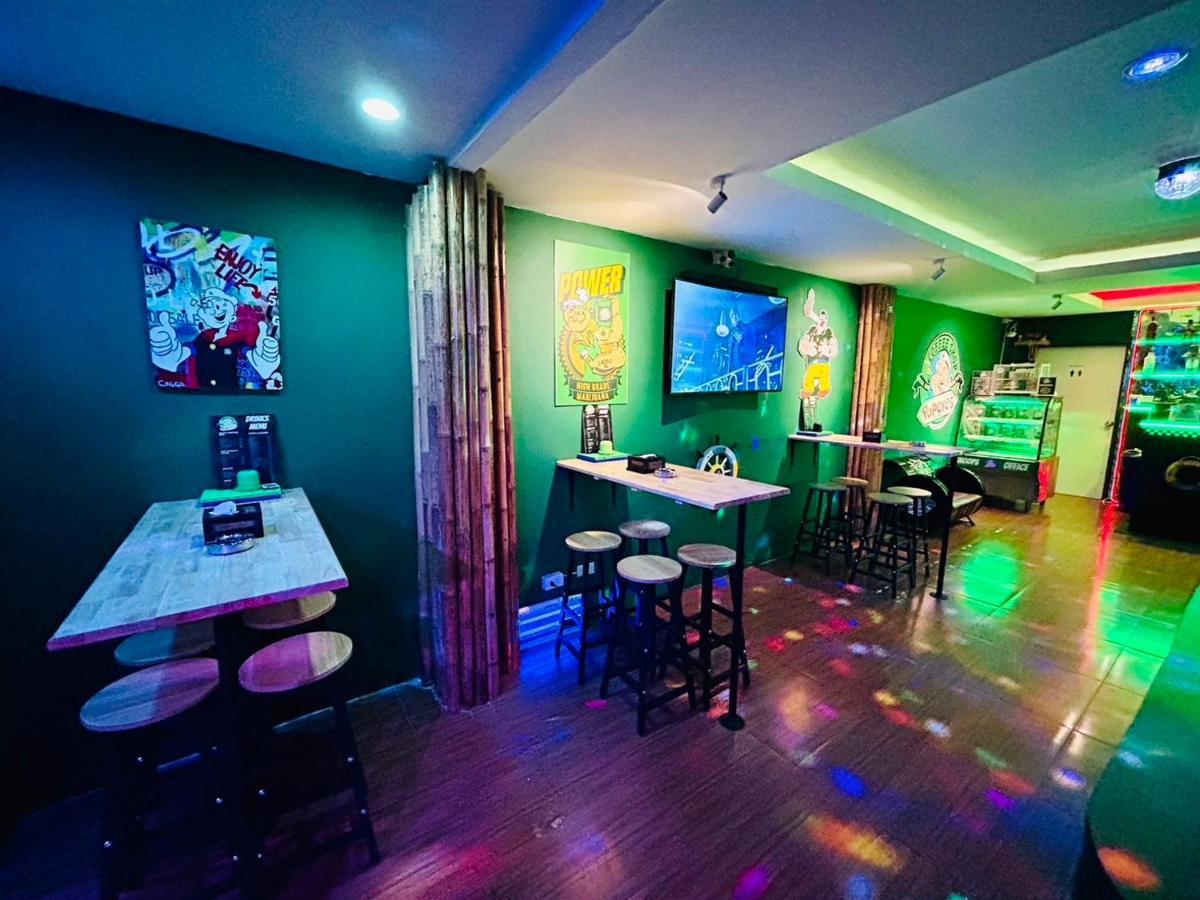 Popeyes Hostel, Coffeeshop & Beer Bar Patong Extérieur photo